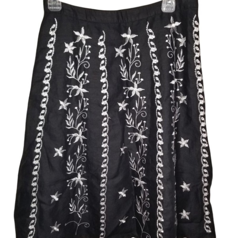 Lucy & Laurel Linen Flower Embroidered Flare Skirt Size 6